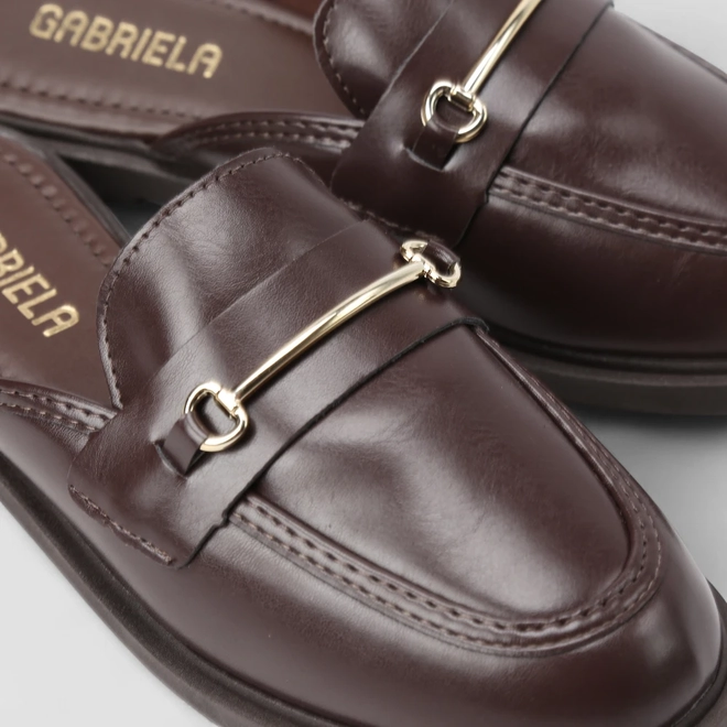 Mule Feminino Gabriela Enfeite Metálico Marrom