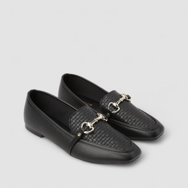 Mocassim Feminino Penélope Tressê Enfeite Metálico Preto