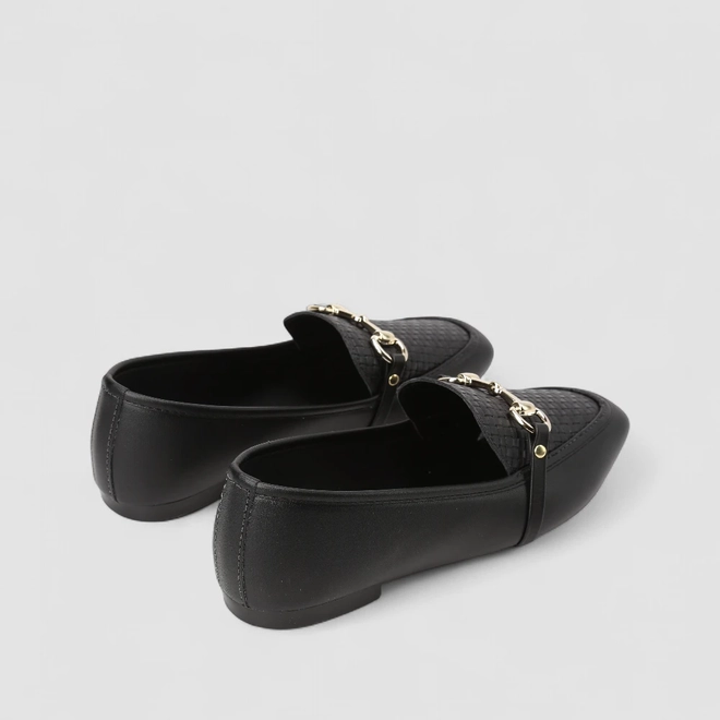 Mocassim Feminino Penélope Tressê Enfeite Metálico Preto