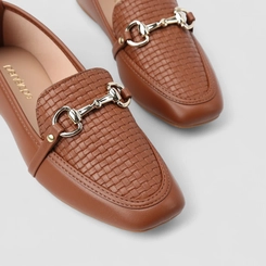Mocassim Feminino Penélope Tressê Enfeite Metálico Marrom