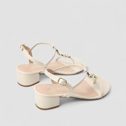 Sandália Feminina Penélope Salto Bloco Tachas Metalizadas Off White