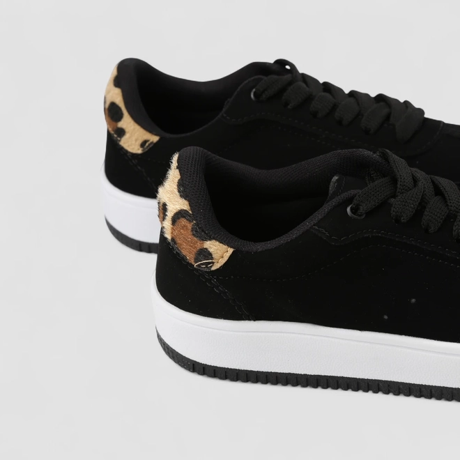 Tênis Casual Feminino Penélope Detalhe Onça Preto