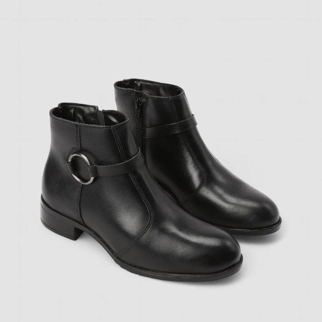 Ankle Boot Feminina Gabriela Detalhe Argola Couro Preto