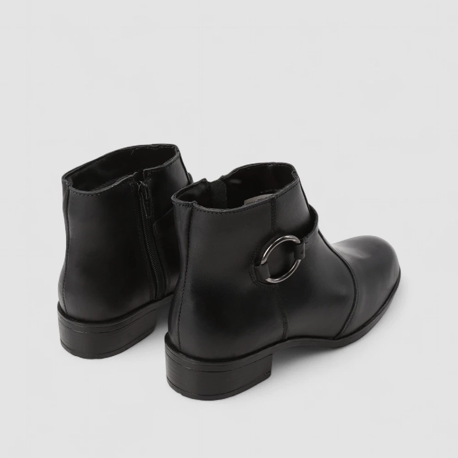 Ankle Boot Feminina Gabriela Detalhe Argola Couro Preto