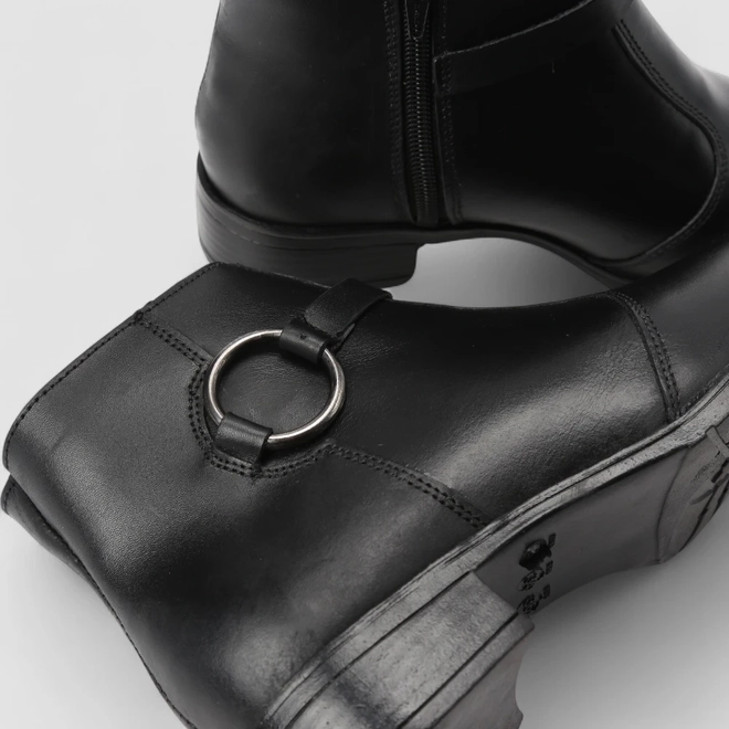 Ankle Boot Feminina Gabriela Detalhe Argola Couro Preto