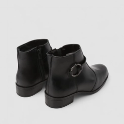 Ankle Boot Feminina Gabriela Detalhe Argola Couro Preto
