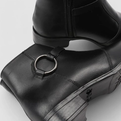 Ankle Boot Feminina Gabriela Detalhe Argola Couro Preto