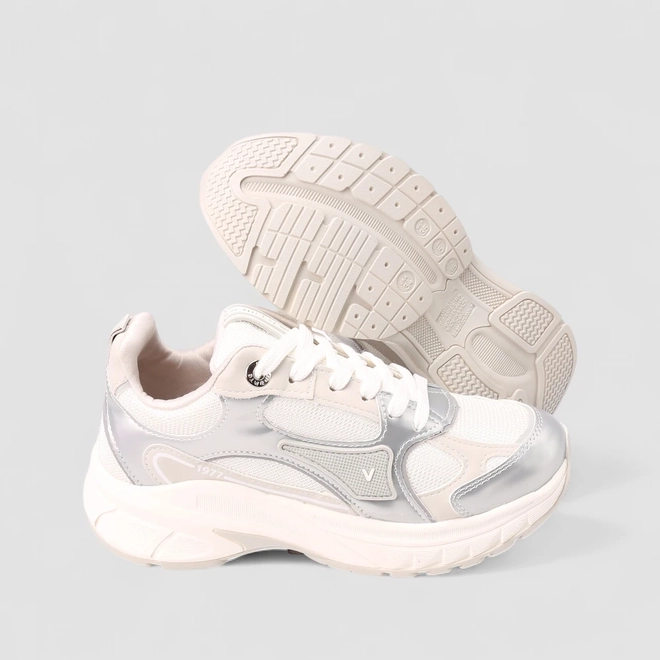 Tênis Casual Feminino Via Marte Recorte Metalizado Branco