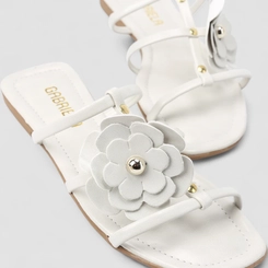 Rasteira Feminina Gabriela Detalhe Tachas & Flor Off White