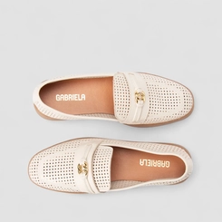 Mocassim Feminino Gabriela Couro Perfuros Enfeite Metálico Off White