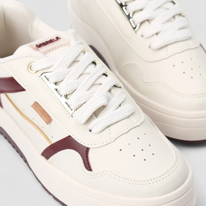 Tênis Casual Feminino Gabriela Detalhe Metalizado Off White
