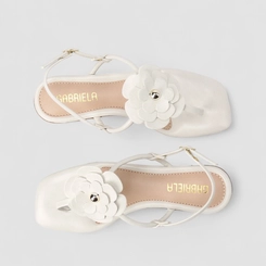 Sandália Rasteira Feminina Gabriela Detalhe Flor Metalizada Off White