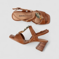 Sandália Feminina Dakota Fivela Detalhe Metalizado & Pedraria Caramelo