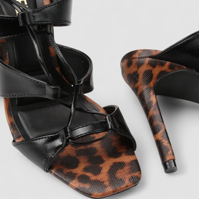 Sandália Feminina Gabriela Amarração Animal Print Onça Preto