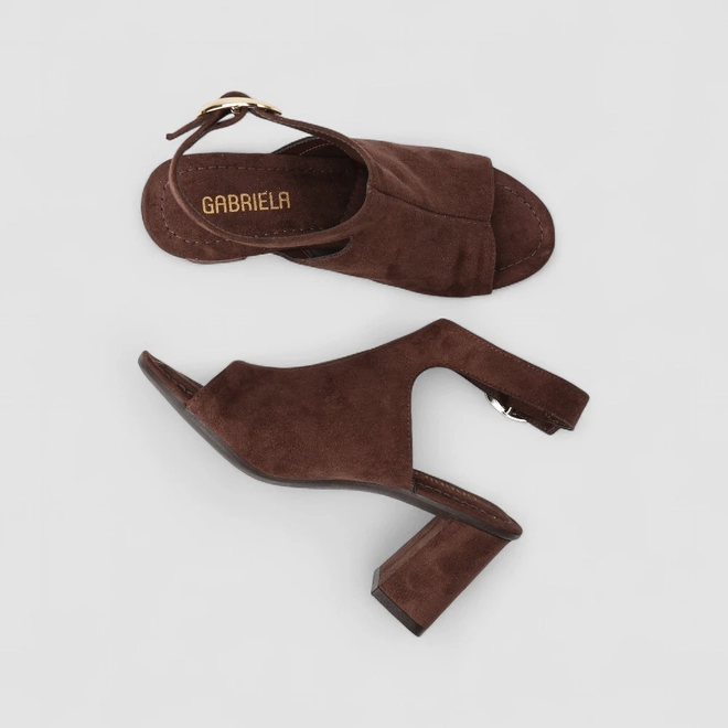 Peep Toe Slingback Feminino Gabriela Fivela Camurça Marrom