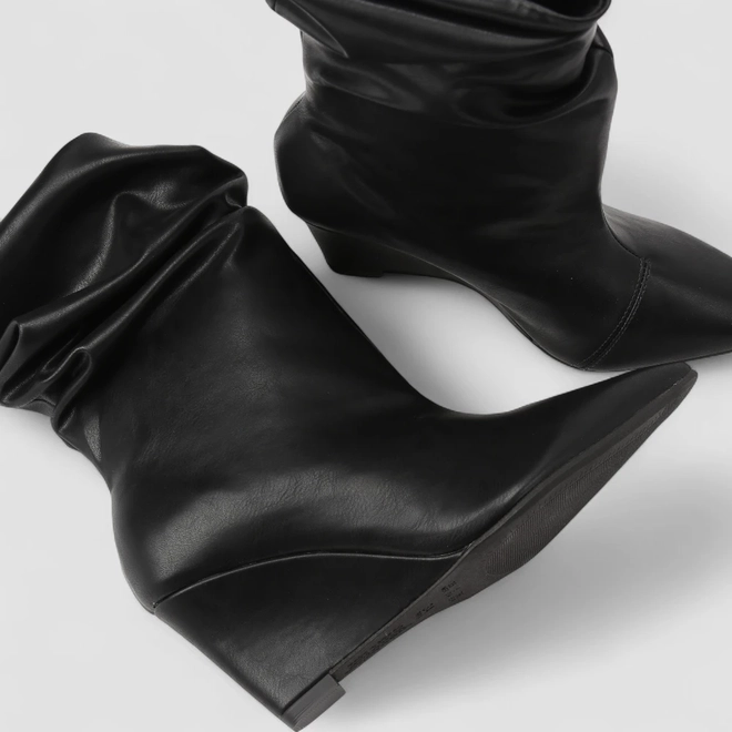 Bota Slouchy Feminina Gabriela Drapeada Salto Anabela Preta