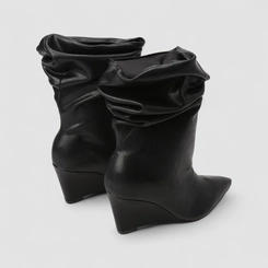 Bota Slouchy Feminina Gabriela Drapeada Salto Anabela Preta