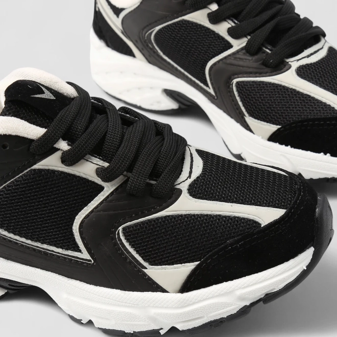 Tênis Casual Feminino Vertus Recortes Preto Branco