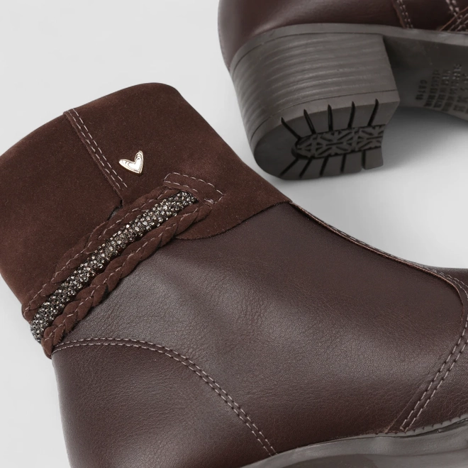 Bota Feminina Mississipi Nobuck Detalhe Strass & Tressê Marrom