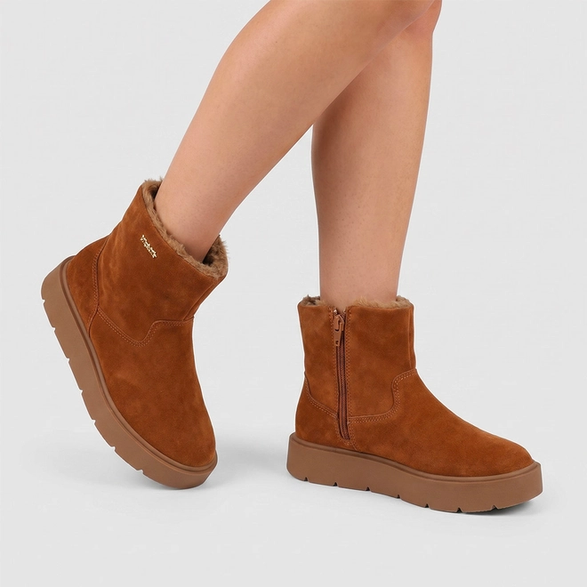 Bota Feminina Quiz Peluciada Caramelo