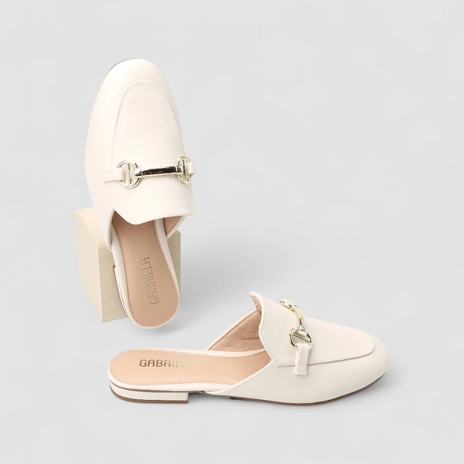Mule Feminino Gabriela Enfeite Metálico Off White