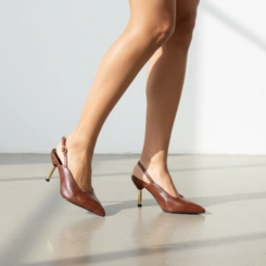 Scarpin Slingback Feminino Gabriela Salto Metálico Textura Cobra Marrom