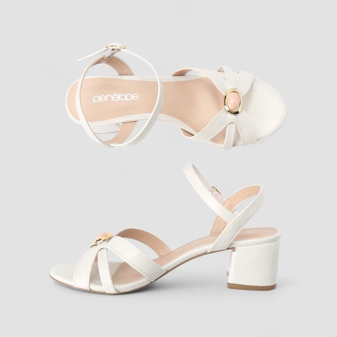 Sandália Feminina Penélope Recorte Vazado Pedraria Off White