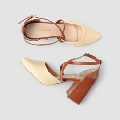Scarpin Feminino Penélope Salto Bloco Tiras Cruzadas Caramelo & Bege