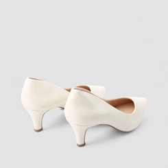 Scarpin Feminino Penélope Salto Médio Fino Off White