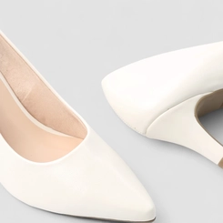 Scarpin Feminino Penélope Salto Médio Fino Off White
