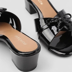 Tamanco Feminino Penélope Laço Verniz Preto