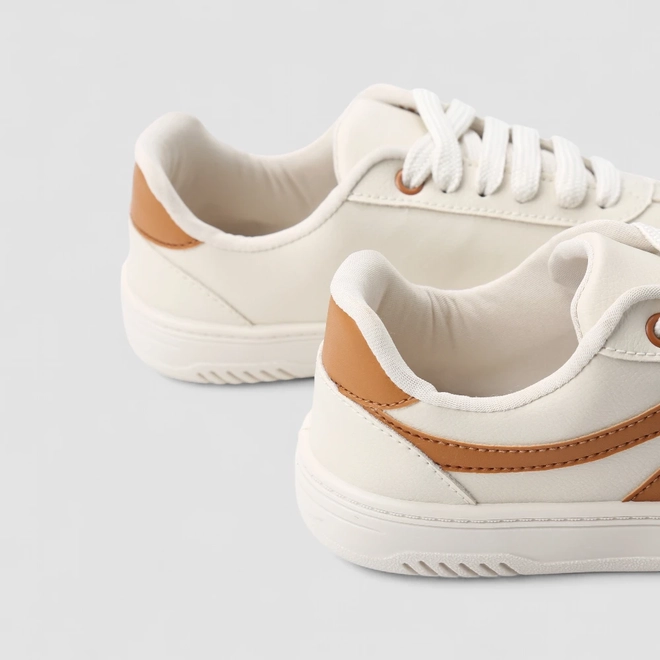 Tênis Casual Feminino Penélope Tiras Estilizadas Off White & Marrom