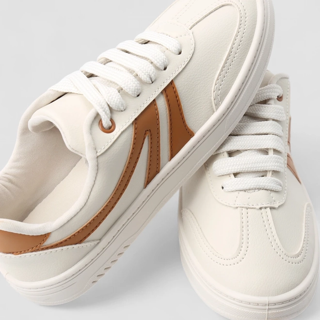 Tênis Casual Feminino Penélope Tiras Estilizadas Off White & Marrom