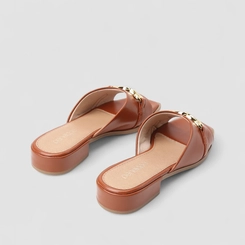 Tamanco Feminino Penélope Enfeite Metálico Caramelo