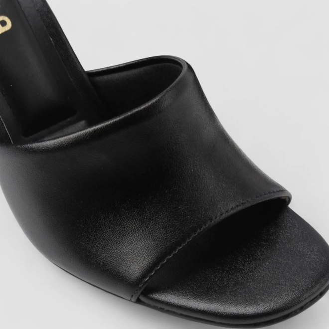 Tamanco Feminino Gabriela Salto Flare Tira Larga Preto