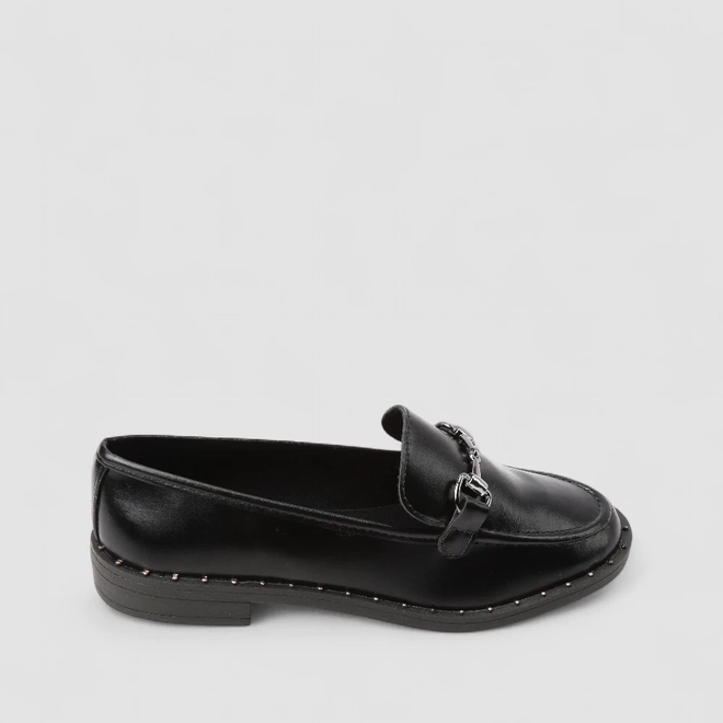 Mocassim Feminino Gabriela Detalhe Metálico Rebite Preto