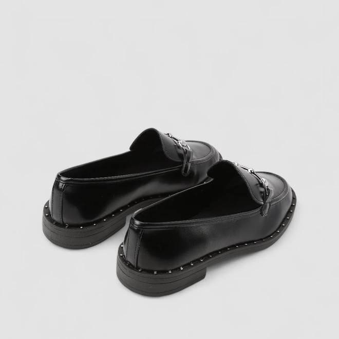 Mocassim Feminino Gabriela Detalhe Metálico Rebite Preto