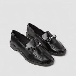 Mocassim Feminino Gabriela Detalhe Metálico Rebite Preto