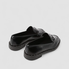 Mocassim Feminino Gabriela Detalhe Metálico Rebite Preto