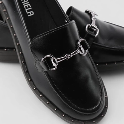 Mocassim Feminino Gabriela Detalhe Metálico Rebite Preto