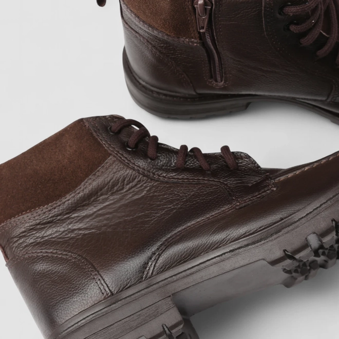 Bota Masculina Bow River Couro Zíper Detalhe Camurça Marrom
