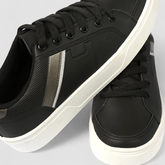 Tênis Casual Masculino Woche Detalhe Prata Preto