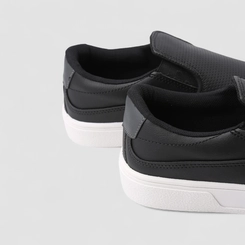 Slip On Masculino Woche Calce Fácil Perfuros Preto