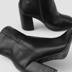 Ankle Boot Feminina Gabriela Salto Bloco Preto