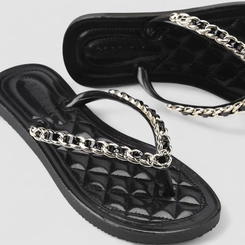 Chinelo Feminino Gabriela Acolchoada Detalhe Corrente Preto