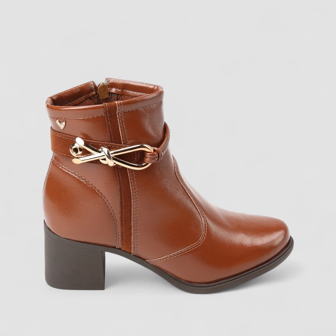 Ankle Boot Feminina Mississipi Verniz Enfeite Metálico Caramelo