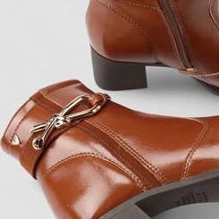Ankle Boot Feminina Mississipi Verniz Enfeite Metálico Caramelo