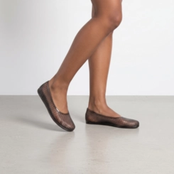 Sapatilha Jelly Feminina Penélope Vazada Vinil Preto