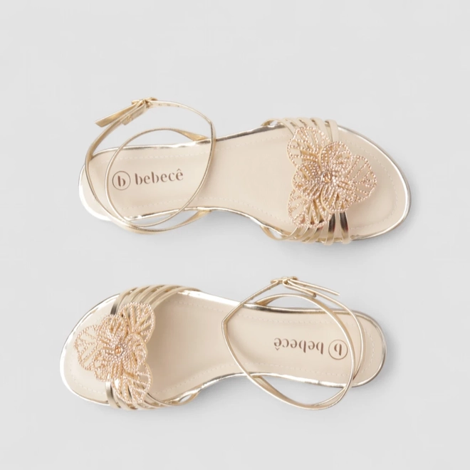 Sandália Rasteira Feminina Bebecê Metalizada Detalhe Flor Glitter Ouro