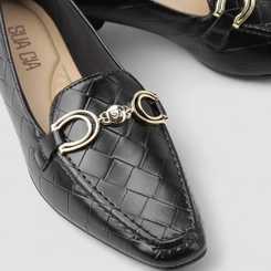 Mocassim Feminino Sua Cia Enfeite Metalizado Trama Preto